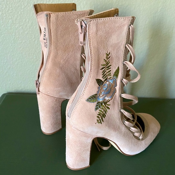 Chinese Laundry Sylvia Heels - Picture 2 of 3